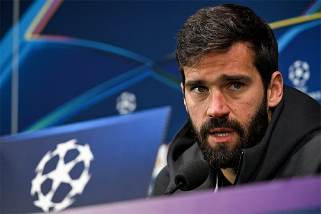 Alisson cho rằng các cầu thủ không được UEFA tôn trọng