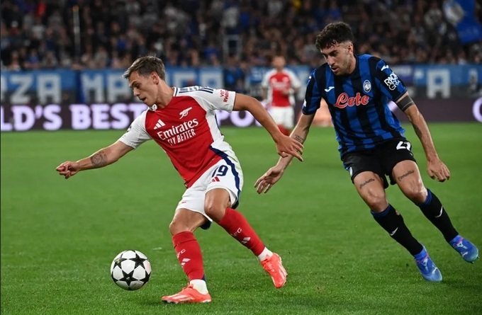 Lối đá pressing của Atalanta khiến cầu thủ Arsenal lúng túng